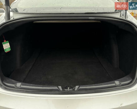 Білий Тесла Модель 3, об'ємом двигуна 0 л та пробігом 110 тис. км за 16900 $, фото 15 на Automoto.ua