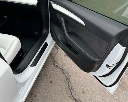 Белый Тесла Модель 3, объемом двигателя 0 л и пробегом 81 тыс. км за 21000 $, фото 15 на Automoto.ua