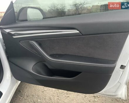 Белый Тесла Модель 3, объемом двигателя 0 л и пробегом 59 тыс. км за 22000 $, фото 19 на Automoto.ua