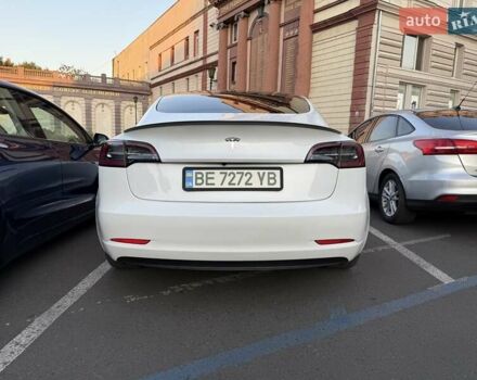 Білий Тесла Модель 3, об'ємом двигуна 0 л та пробігом 74 тис. км за 23500 $, фото 11 на Automoto.ua