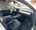Білий Тесла Модель 3, об'ємом двигуна 0 л та пробігом 61 тис. км за 25000 $, фото 10 на Automoto.ua