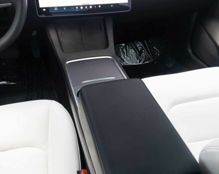 Белый Тесла Модель 3, объемом двигателя 0 л и пробегом 28 тыс. км за 16600 $, фото 12 на Automoto.ua