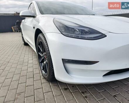 Білий Тесла Модель 3, об'ємом двигуна 0 л та пробігом 117 тис. км за 18900 $, фото 10 на Automoto.ua