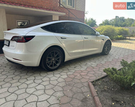 Белый Тесла Модель 3, объемом двигателя 0 л и пробегом 77 тыс. км за 21000 $, фото 2 на Automoto.ua
