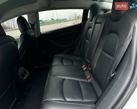 Белый Тесла Модель 3, объемом двигателя 0 л и пробегом 35 тыс. км за 24699 $, фото 33 на Automoto.ua