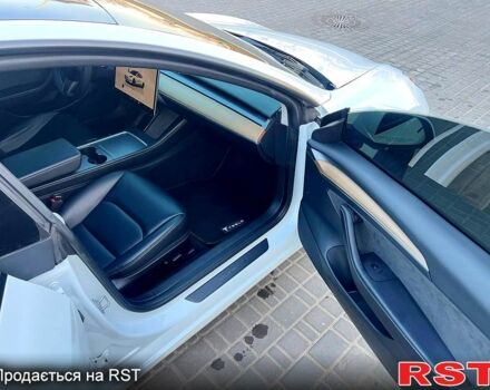 Білий Тесла Модель 3, об'ємом двигуна 0.21 л та пробігом 80 тис. км за 18500 $, фото 8 на Automoto.ua