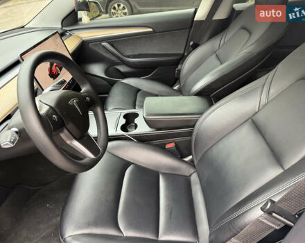 Белый Тесла Модель 3, объемом двигателя 0 л и пробегом 71 тыс. км за 20300 $, фото 6 на Automoto.ua