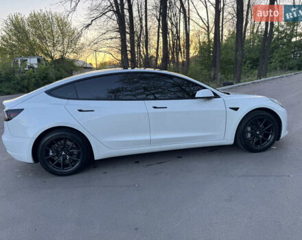 Белый Тесла Модель 3, объемом двигателя 0 л и пробегом 100 тыс. км за 20900 $, фото 3 на Automoto.ua