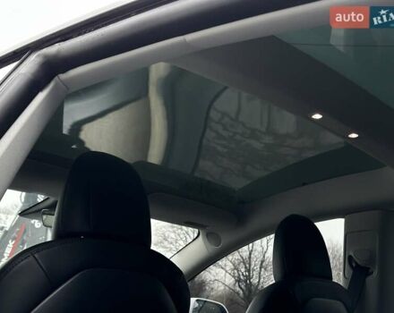 Белый Тесла Модель 3, объемом двигателя 0 л и пробегом 35 тыс. км за 24699 $, фото 32 на Automoto.ua