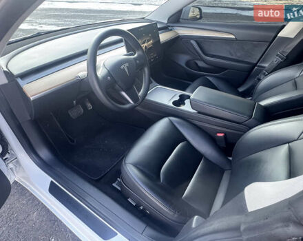 Білий Тесла Модель 3, об'ємом двигуна 0 л та пробігом 47 тис. км за 24500 $, фото 16 на Automoto.ua