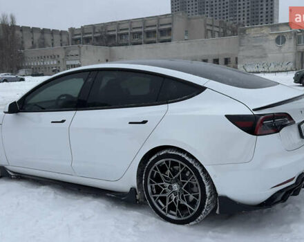 Білий Тесла Модель 3, об'ємом двигуна 0 л та пробігом 74 тис. км за 21800 $, фото 6 на Automoto.ua