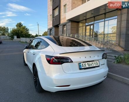 Білий Тесла Модель 3, об'ємом двигуна 0 л та пробігом 63 тис. км за 22700 $, фото 5 на Automoto.ua
