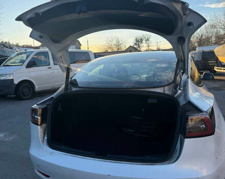 Білий Тесла Модель 3, об'ємом двигуна 0 л та пробігом 97 тис. км за 16700 $, фото 6 на Automoto.ua