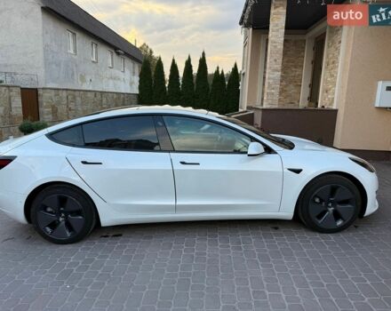 Белый Тесла Модель 3, объемом двигателя 0 л и пробегом 99 тыс. км за 23500 $, фото 22 на Automoto.ua