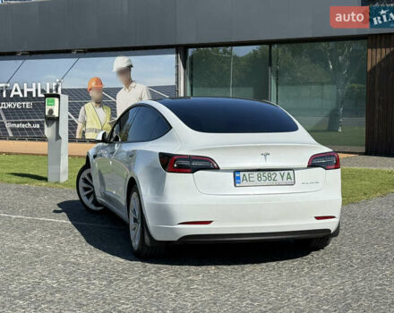 Тесла Модель 3 2022 в Днепре (Днепропетровске) на Automoto.ua Белый Тесла Модель 3, объемом двигателя 0 л и пробегом 13 тыс. км за 24000 $, фото 9 на Automoto.ua