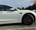 Белый Тесла Модель 3, объемом двигателя 0 л и пробегом 180 тыс. км за 20200 $, фото 25 на Automoto.ua