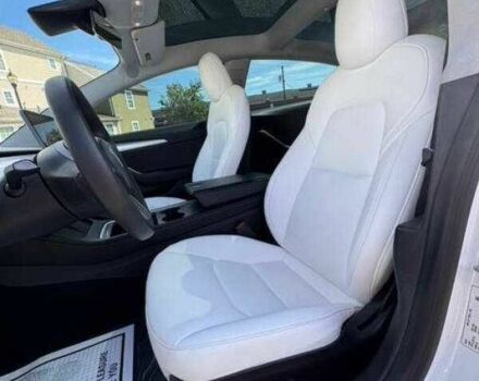 Білий Тесла Модель 3, об'ємом двигуна 0 л та пробігом 25 тис. км за 10500 $, фото 4 на Automoto.ua