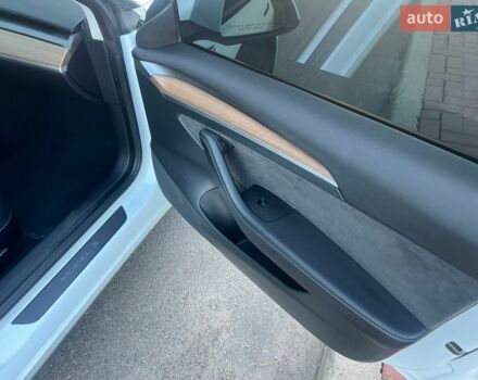 Білий Тесла Модель 3, об'ємом двигуна 0 л та пробігом 122 тис. км за 18500 $, фото 24 на Automoto.ua