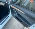 Білий Тесла Модель 3, об'ємом двигуна 0 л та пробігом 122 тис. км за 18500 $, фото 24 на Automoto.ua