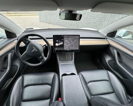 Белый Тесла Модель 3, объемом двигателя 0 л и пробегом 130 тыс. км за 18499 $, фото 56 на Automoto.ua