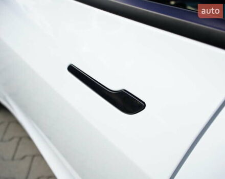 Білий Тесла Модель 3, об'ємом двигуна 0 л та пробігом 33 тис. км за 20700 $, фото 11 на Automoto.ua