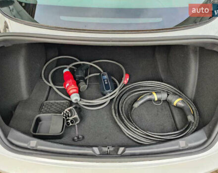 Белый Тесла Модель 3, объемом двигателя 0 л и пробегом 47 тыс. км за 15000 $, фото 11 на Automoto.ua