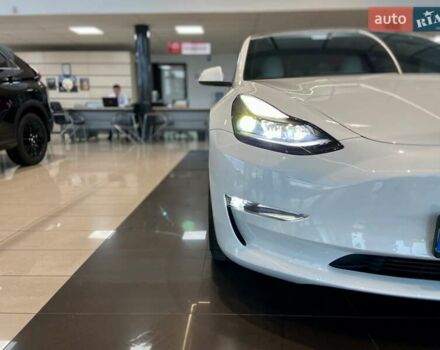 Белый Тесла Модель 3, объемом двигателя 0 л и пробегом 18 тыс. км за 28999 $, фото 13 на Automoto.ua