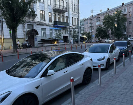 Білий Тесла Модель 3, об'ємом двигуна 0 л та пробігом 57 тис. км за 24290 $, фото 5 на Automoto.ua