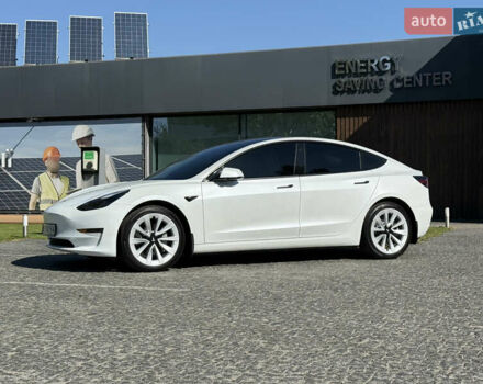 Тесла Модель 3 2022 в Днепре (Днепропетровске) на Automoto.ua Белый Тесла Модель 3, объемом двигателя 0 л и пробегом 13 тыс. км за 24000 $, фото 5 на Automoto.ua
