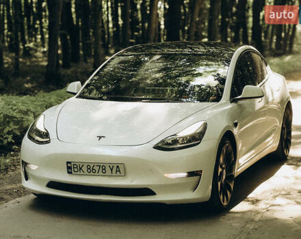 Белый Тесла Модель 3, объемом двигателя 0 л и пробегом 94 тыс. км за 25500 $, фото 5 на Automoto.ua
