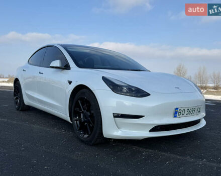 Білий Тесла Модель 3, об'ємом двигуна 0 л та пробігом 47 тис. км за 24500 $, фото 2 на Automoto.ua