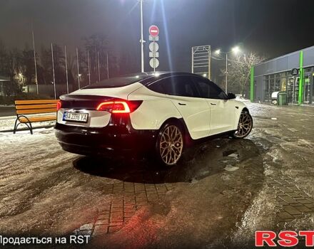 Білий Тесла Модель 3, об'ємом двигуна 0 л та пробігом 74 тис. км за 23500 $, фото 3 на Automoto.ua