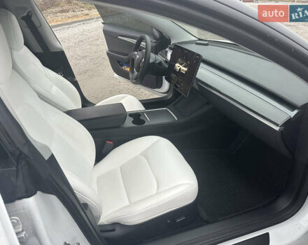 Белый Тесла Модель 3, объемом двигателя 0 л и пробегом 59 тыс. км за 22000 $, фото 18 на Automoto.ua