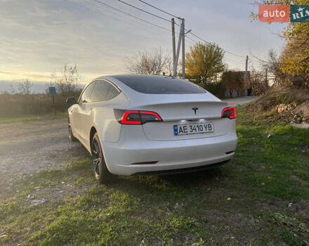 Білий Тесла Модель 3, об'ємом двигуна 0 л та пробігом 77 тис. км за 19000 $, фото 10 на Automoto.ua