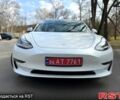 Білий Тесла Модель 3, об'ємом двигуна 0.32 л та пробігом 32 тис. км за 23999 $, фото 1 на Automoto.ua