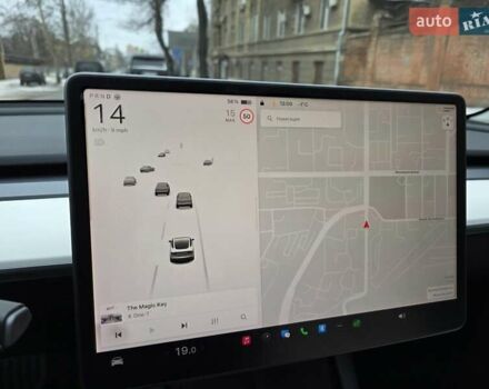 Белый Тесла Модель 3, объемом двигателя 0 л и пробегом 46 тыс. км за 24800 $, фото 25 на Automoto.ua