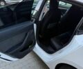 Білий Тесла Модель 3, об'ємом двигуна 0 л та пробігом 74 тис. км за 21299 $, фото 13 на Automoto.ua