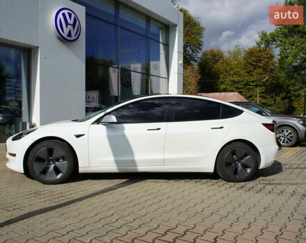 Білий Тесла Модель 3, об'ємом двигуна 0 л та пробігом 33 тис. км за 20700 $, фото 5 на Automoto.ua