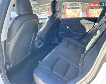 Білий Тесла Модель 3, об'ємом двигуна 0 л та пробігом 111 тис. км за 19200 $, фото 10 на Automoto.ua