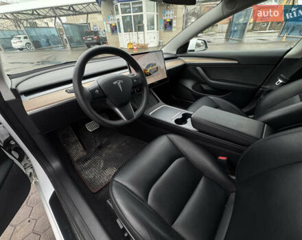 Білий Тесла Модель 3, об'ємом двигуна 0 л та пробігом 110 тис. км за 16900 $, фото 18 на Automoto.ua