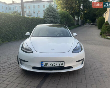 Белый Тесла Модель 3, объемом двигателя 0 л и пробегом 88 тыс. км за 21900 $, фото 1 на Automoto.ua