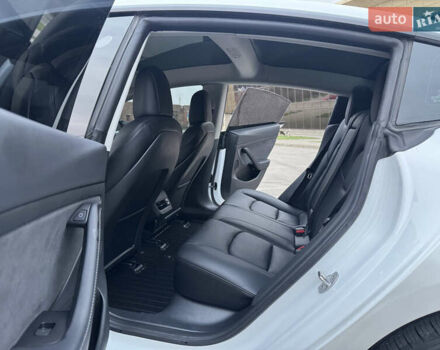 Белый Тесла Модель 3, объемом двигателя 0 л и пробегом 85 тыс. км за 21999 $, фото 22 на Automoto.ua