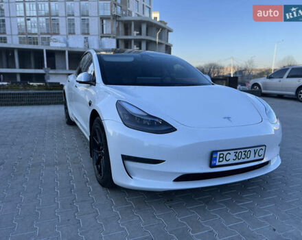 Білий Тесла Модель 3, об'ємом двигуна 0 л та пробігом 33 тис. км за 23900 $, фото 1 на Automoto.ua