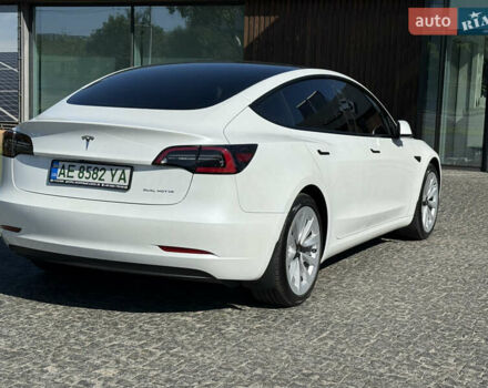 Белый Тесла Модель 3, объемом двигателя 0 л и пробегом 13 тыс. км за 23500 $, фото 4 на Automoto.ua