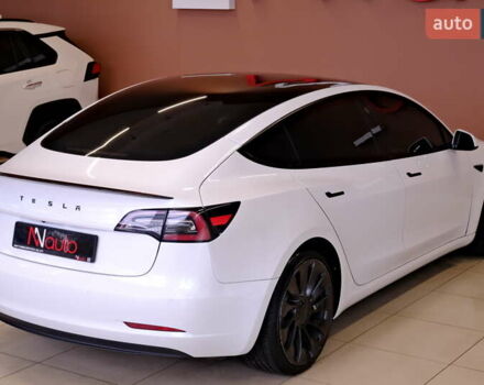 Білий Тесла Модель 3, об'ємом двигуна 0 л та пробігом 60 тис. км за 22900 $, фото 13 на Automoto.ua