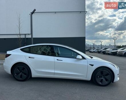 Білий Тесла Модель 3, об'ємом двигуна 0 л та пробігом 80 тис. км за 23500 $, фото 3 на Automoto.ua