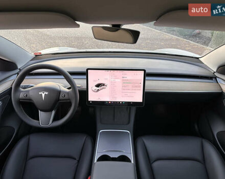 Белый Тесла Модель 3, объемом двигателя 0 л и пробегом 1 тыс. км за 37999 $, фото 77 на Automoto.ua