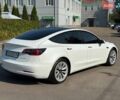 Білий Тесла Модель 3, об'ємом двигуна 0 л та пробігом 117 тис. км за 21300 $, фото 3 на Automoto.ua