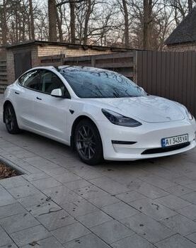 Білий Тесла Модель 3, об'ємом двигуна 0 л та пробігом 75 тис. км за 19000 $, фото 2 на Automoto.ua