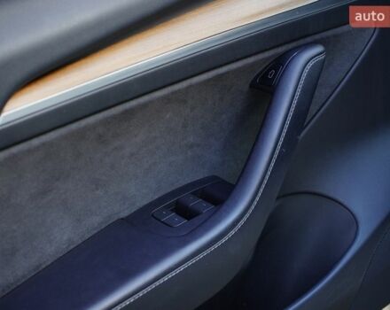 Білий Тесла Модель 3, об'ємом двигуна 0 л та пробігом 33 тис. км за 19499 $, фото 12 на Automoto.ua